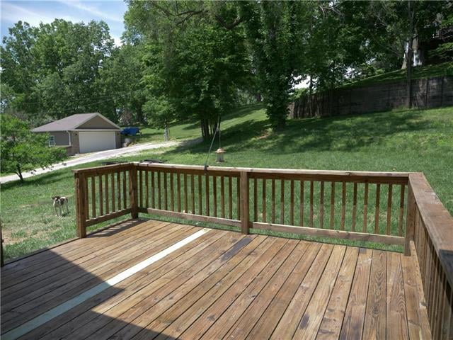 706 N 5th St, Wathena, KS 66090