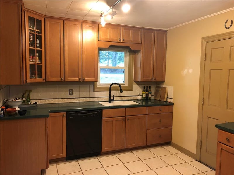 7205 NW Prairie View Rd, Platte Woods, MO 64151