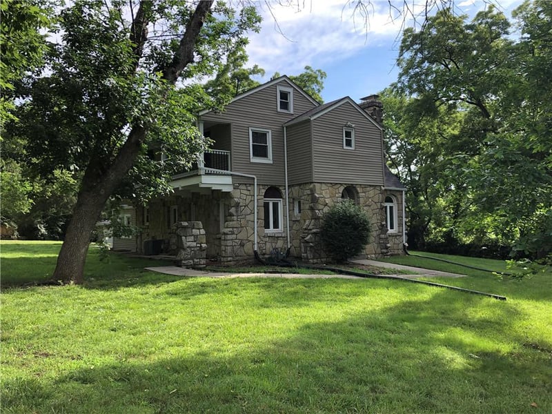 7205 NW Prairie View Rd, Platte Woods, MO 64151