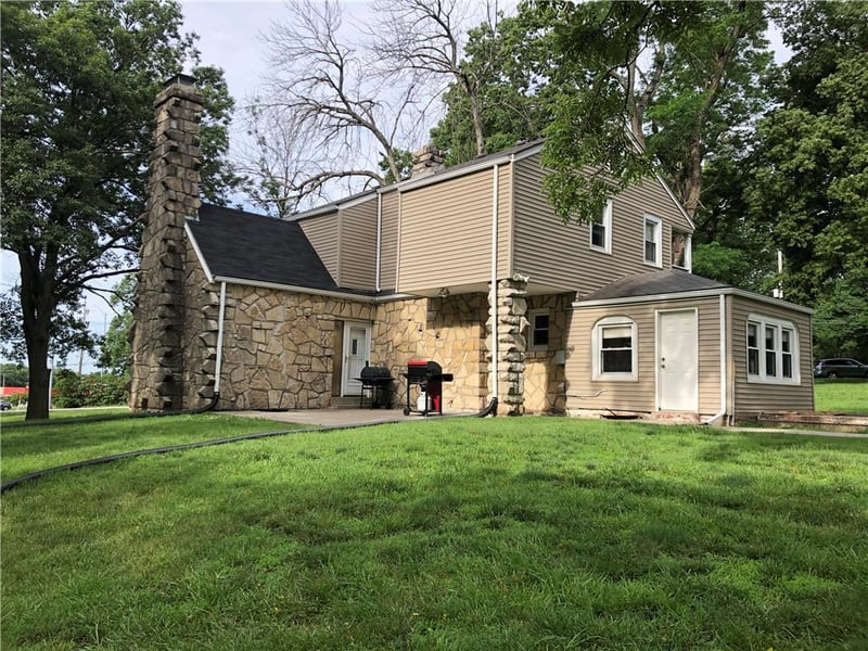 7205 NW Prairie View Rd, Platte Woods, MO 64151