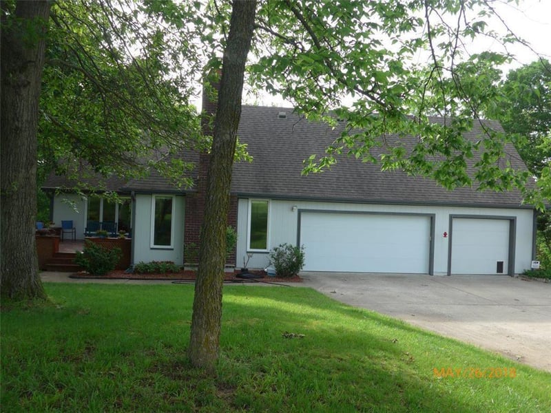 3701 NE 100th St, Kansas City, MO 64156