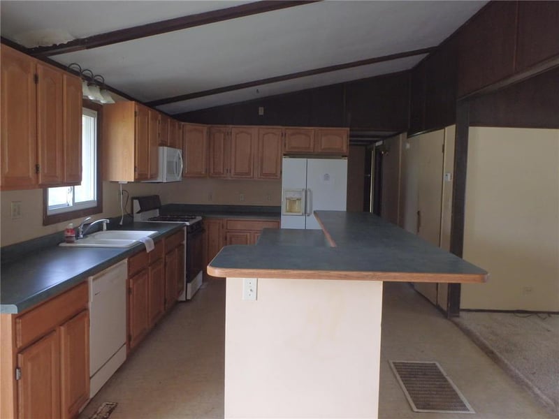 905 E Ash St, Marceline, MO 64658