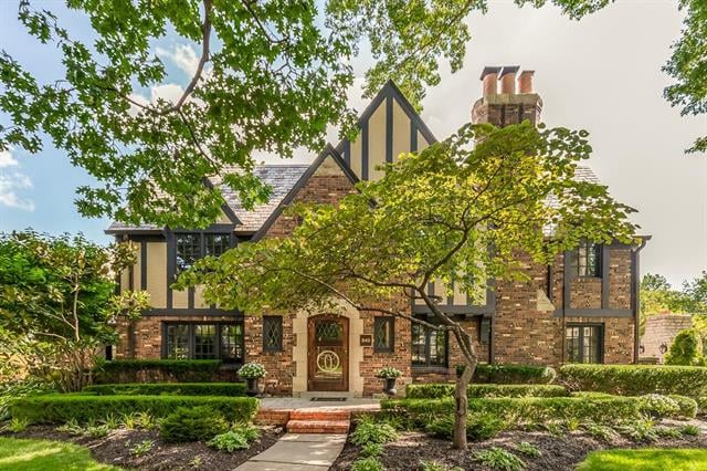 845 W 52nd Ter, Kansas City, MO 64112