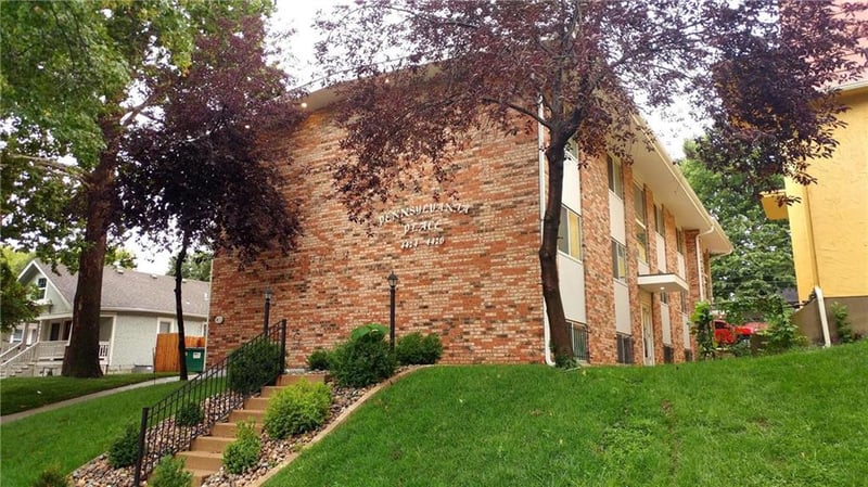 4424 Pennsylvania Ave, Kansas City, MO 64111