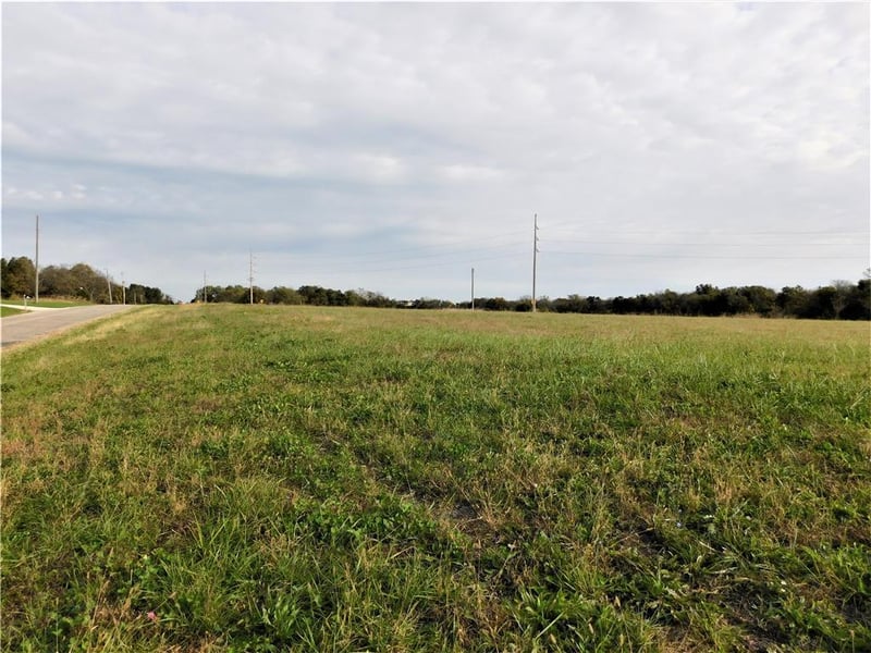 58 Hw, Holden, MO 64040