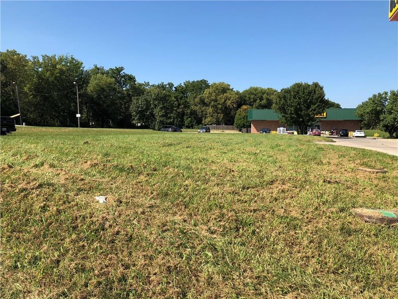 222 Madison St, Raymore, MO 64083