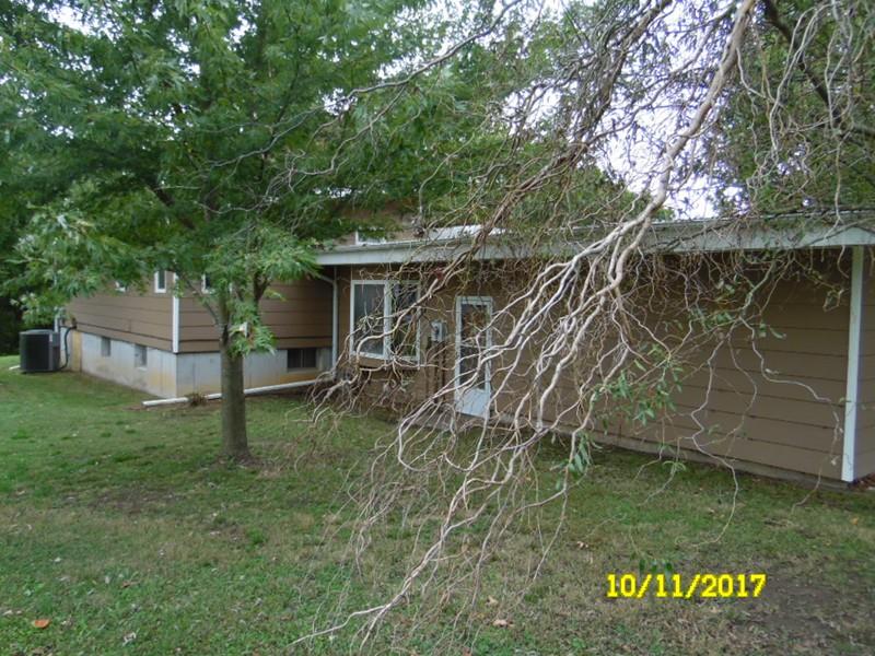 118 Parkview Dr, Golden City, MO 64748