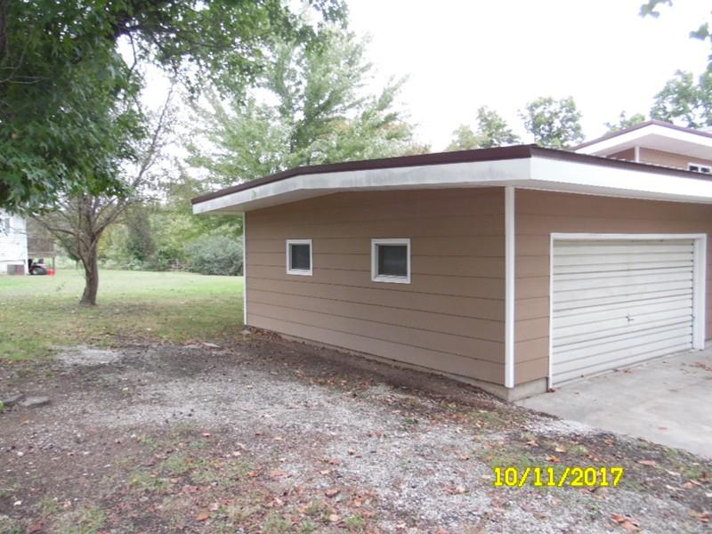 118 Parkview Dr, Golden City, MO 64748