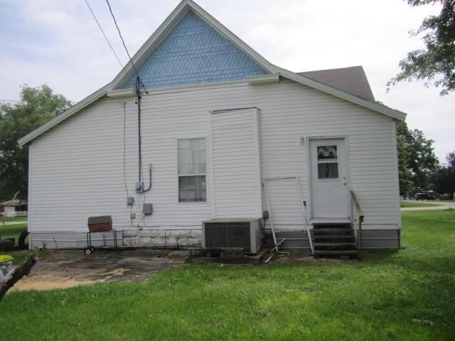 700 Wyatt Ave, Golden City, MO 64748