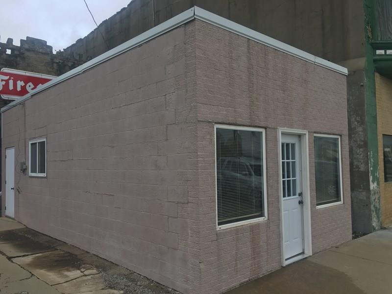 148 S Main St, Liberal, MO 64762