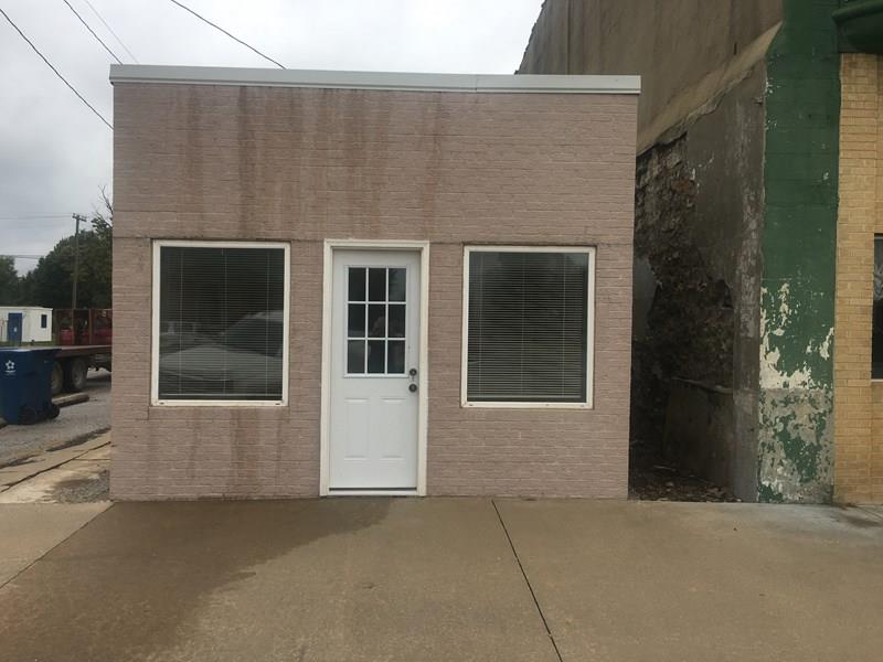 148 S Main St, Liberal, MO 64762
