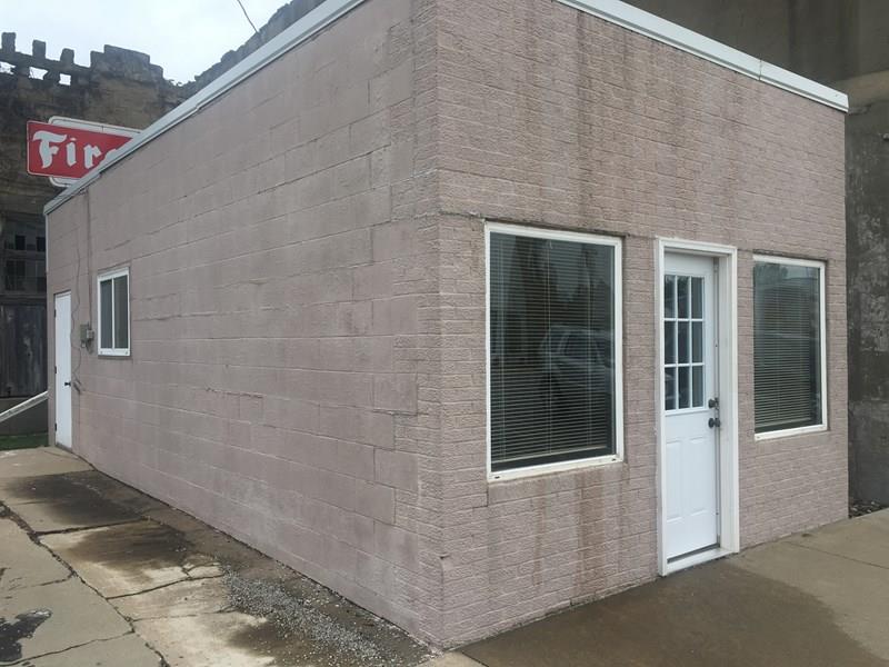 148 S Main St, Liberal, MO 64762