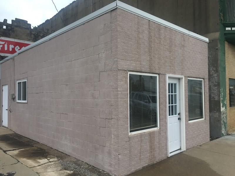 148 S Main St, Liberal, MO 64762