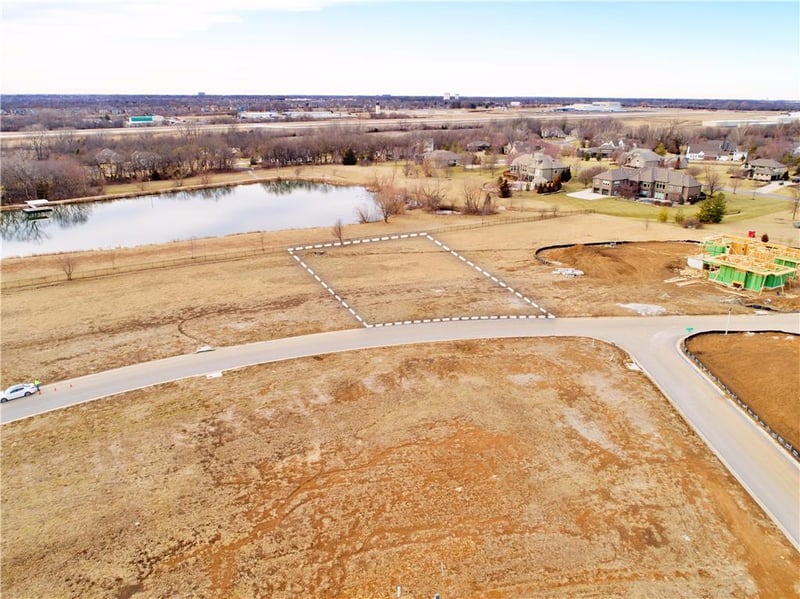 15720 Oakmont St, Overland Park, KS 66221