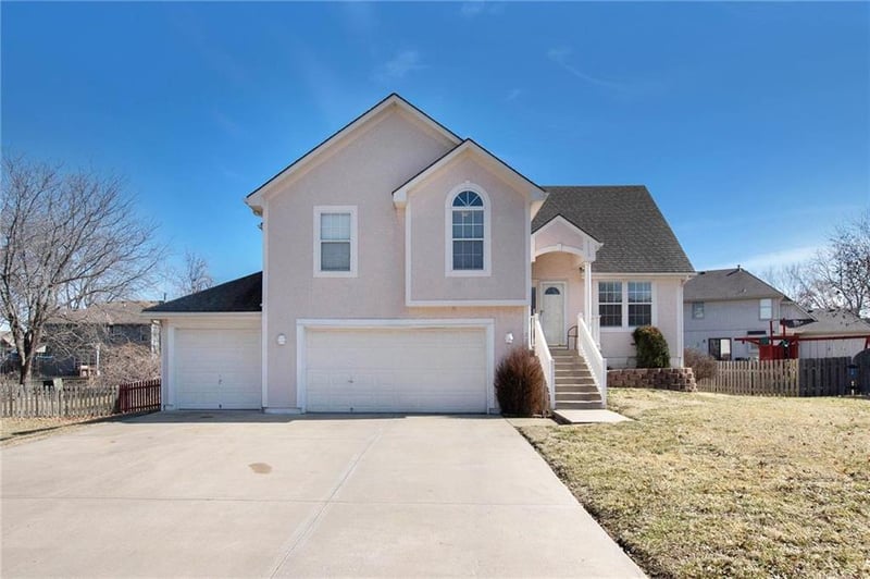 7705 Brook Ct, Kansas City, MO 64139