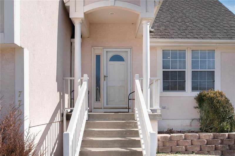 7705 Brook Ct, Kansas City, MO 64139