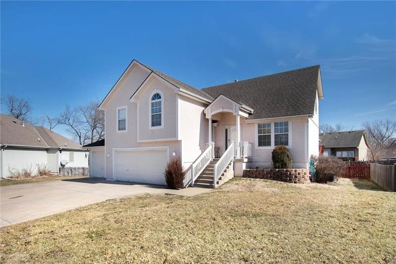 7705 Brook Ct, Kansas City, MO 64139