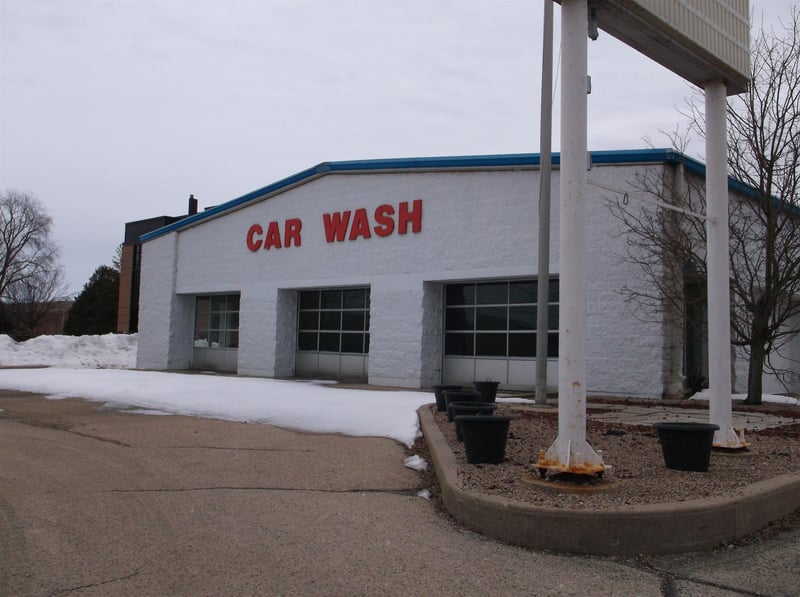 911 Witzel Ave, Oshkosh, WI 54902-5711