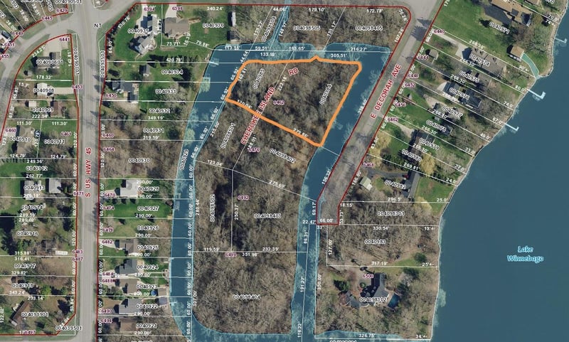 6462 Cherokee Island Rd #1, Oshkosh, WI 54902-0000