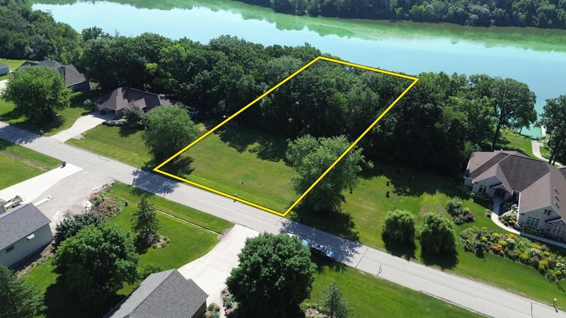 River Forest Dr #8, Kaukauna, WI 54130