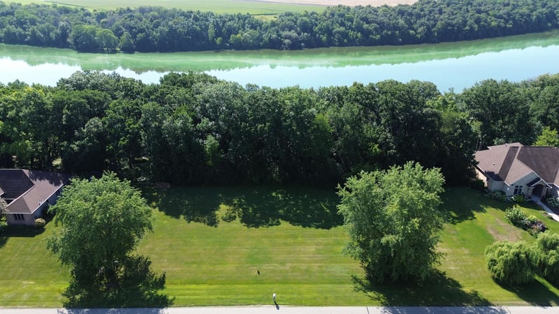 River Forest Dr #8, Kaukauna, WI 54130