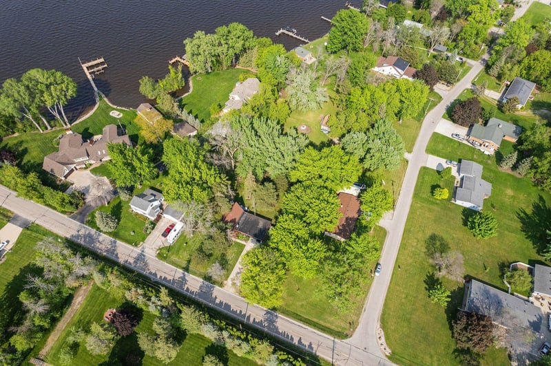 2742 Shorehaven Ln, Oshkosh, WI 54904