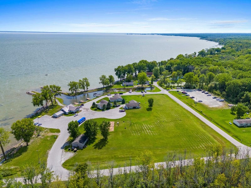 3918 Spinnaker Ct, Little Suamico, WI 54141