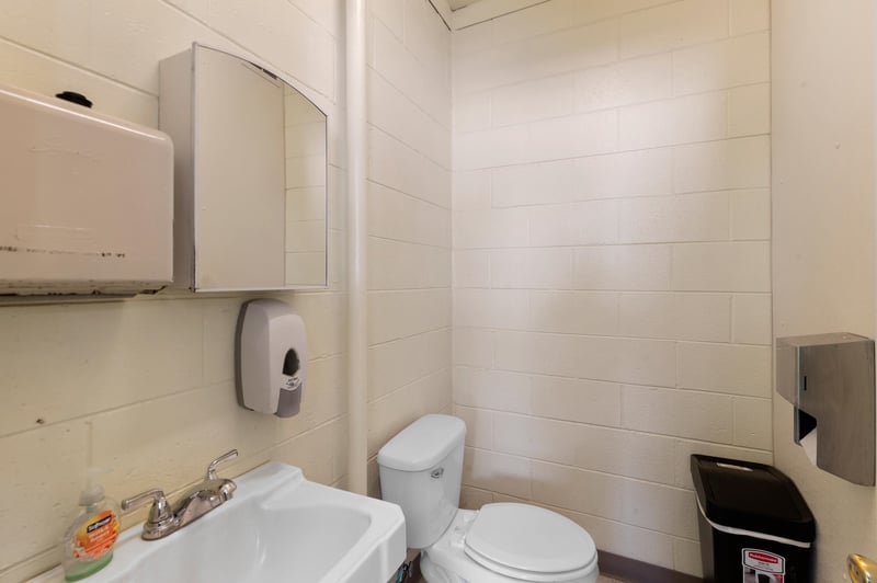 817 Main St, Suring, WI 54174