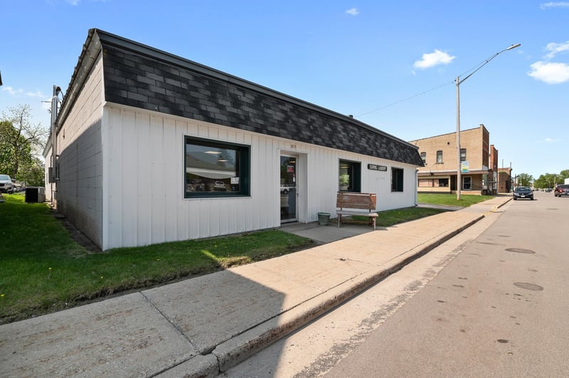 817 Main St, Suring, WI 54174