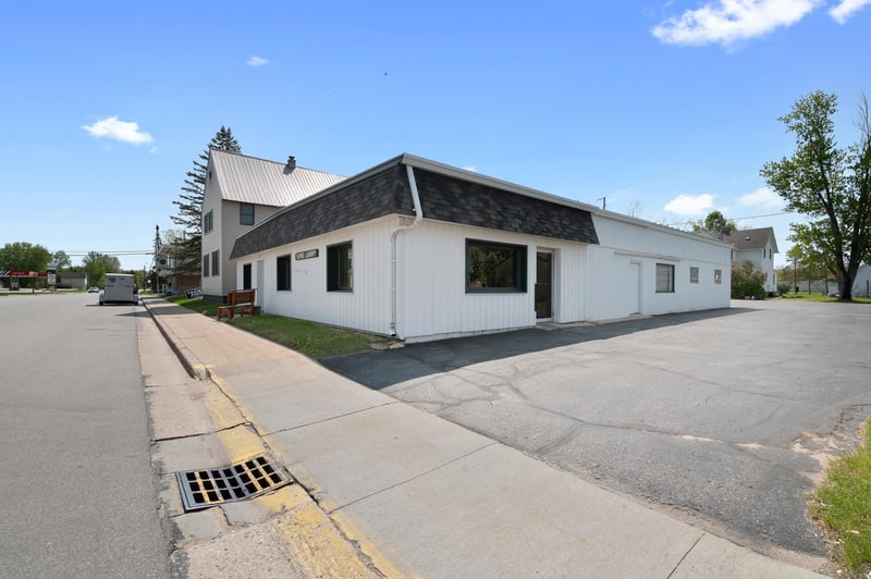 817 Main St, Suring, WI 54174