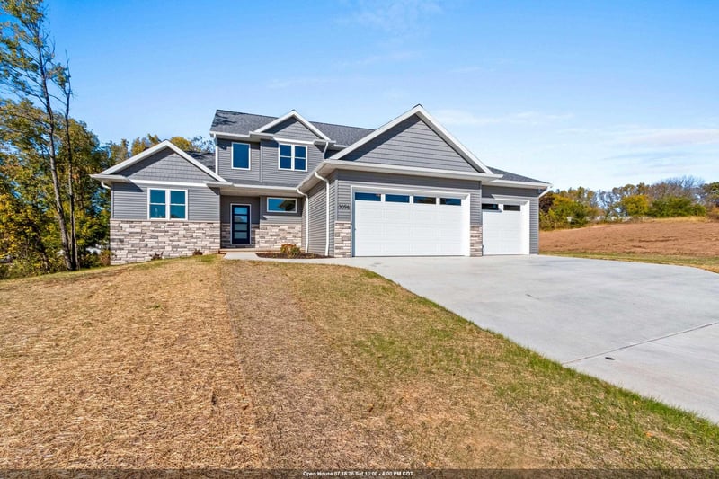 3096 Sandstone Ct, Green Bay, WI 54313