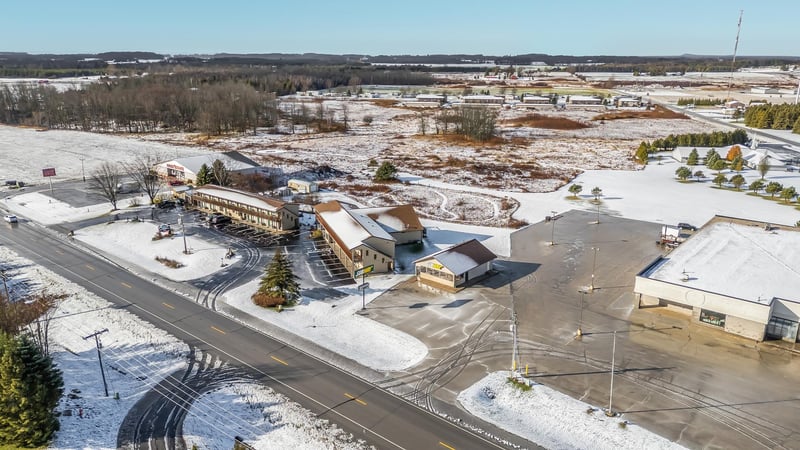 2217 Lake St, Algoma, WI 54201