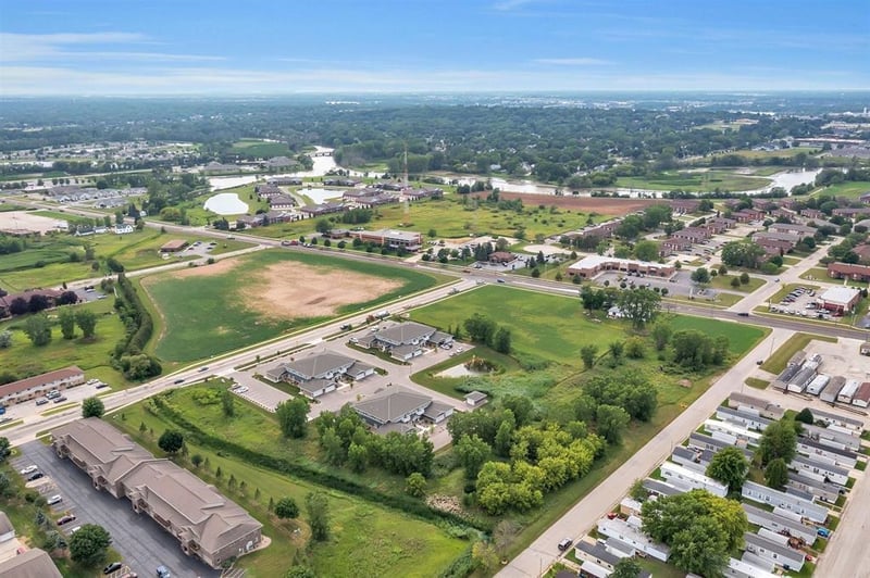 1373 Bellevue St, Green Bay, WI 54311