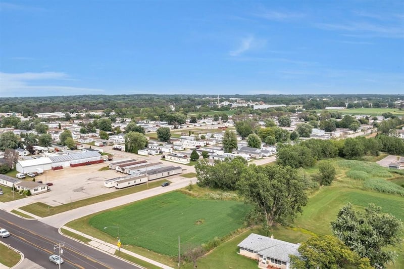 1373 Bellevue St, Green Bay, WI 54311