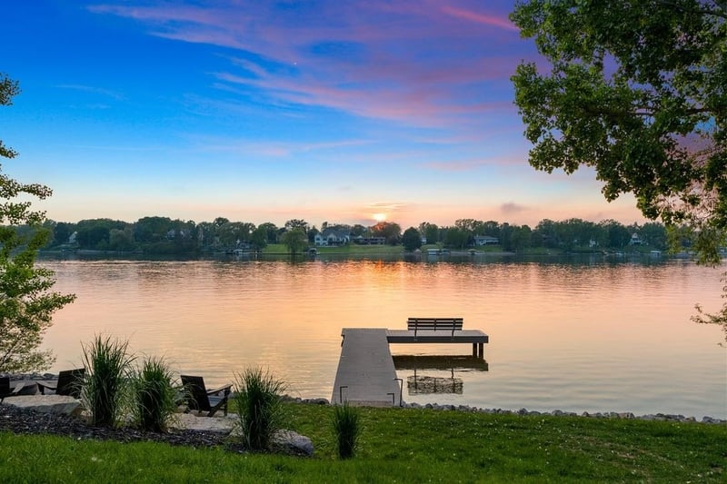 2080 Greenleaf Rd, De Pere, WI 54115