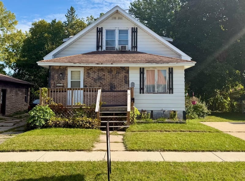 134 Adams St, Oconto Falls, WI 54154-9999