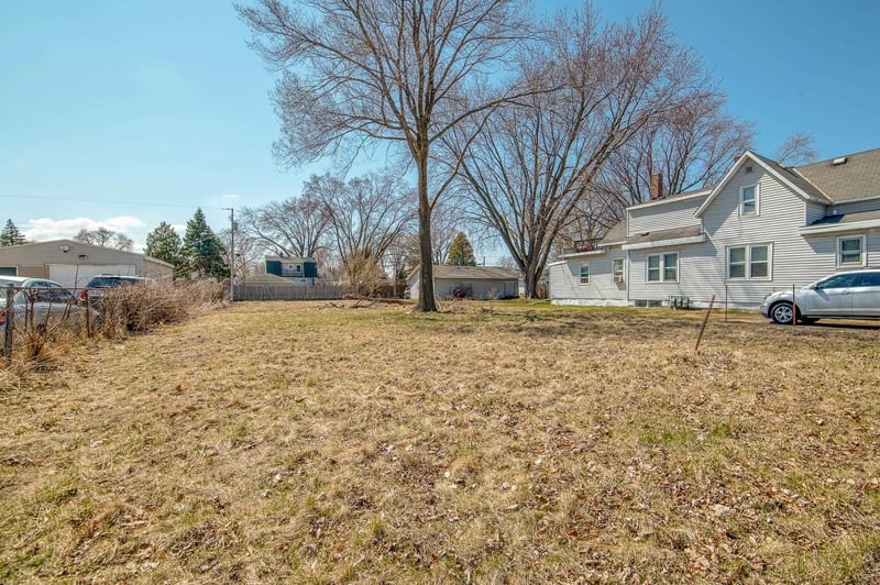 1168 Klaus St, Green Bay, WI 54302