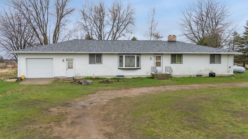9266 Town Line Rd, Larsen, WI 54947