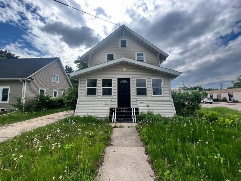 1223 Harriman St, Appleton, WI 54911