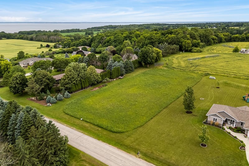 W5390 Campbell Dr, Hilbert, WI 54129