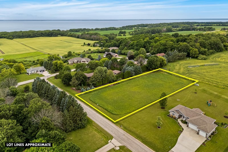 W5390 Campbell Dr, Hilbert, WI 54129