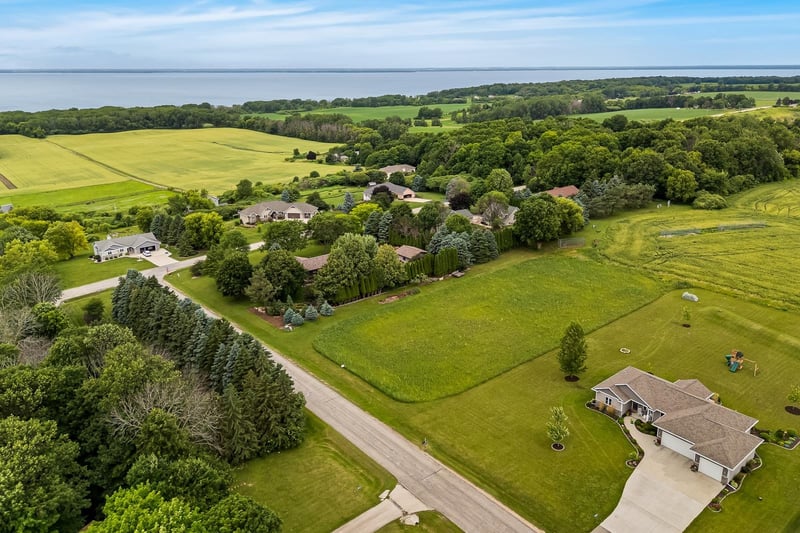 W5390 Campbell Dr, Hilbert, WI 54129