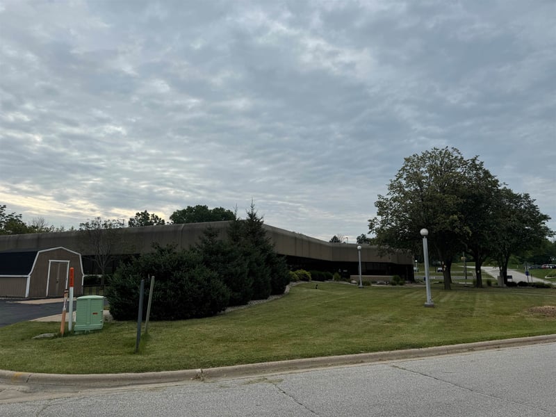 1088 Springhurst Dr, Green Bay, WI 54304