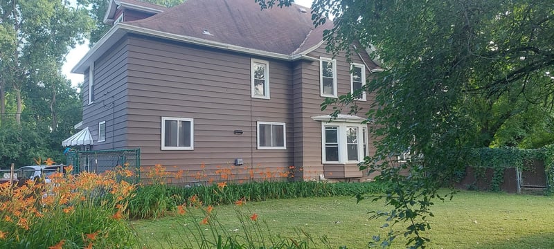 1025 Oneida St, Menasha, WI 54952