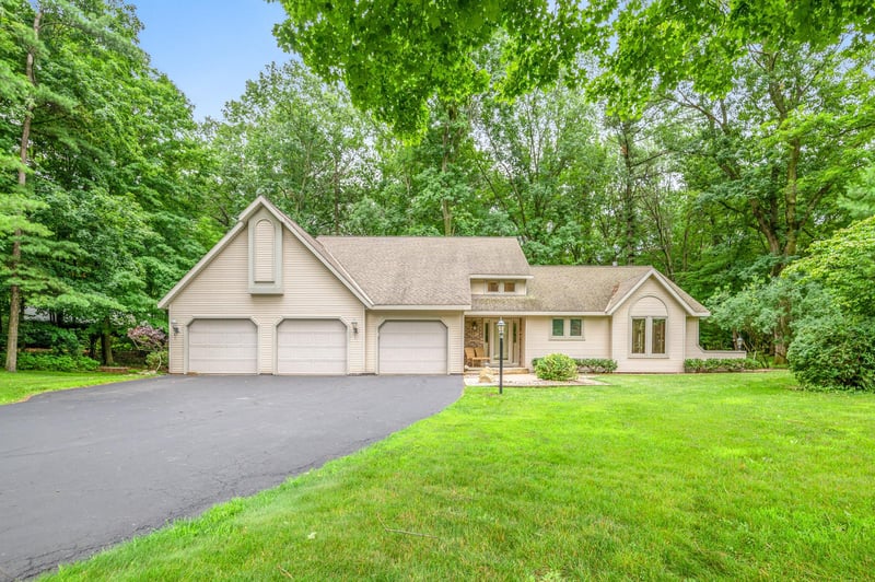 3081 Big Timber Cir, Suamico, WI 54313