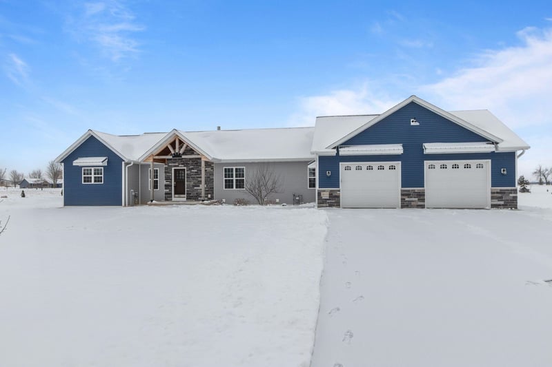 3815 Stonewall Dr, De Pere, WI 54115