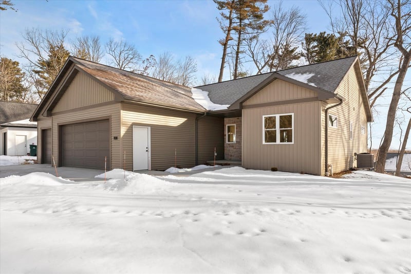 1108 Pinecrest Rd, Green Bay, WI 54313