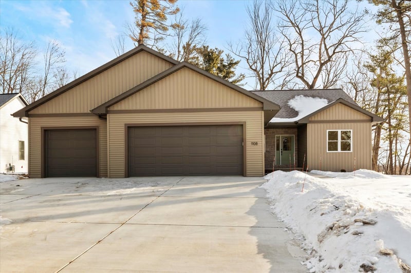 1108 Pinecrest Rd, Green Bay, WI 54313