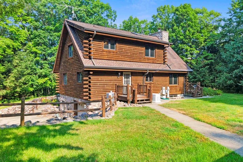 15789 Hickory Ln, Mountain, WI 54149
