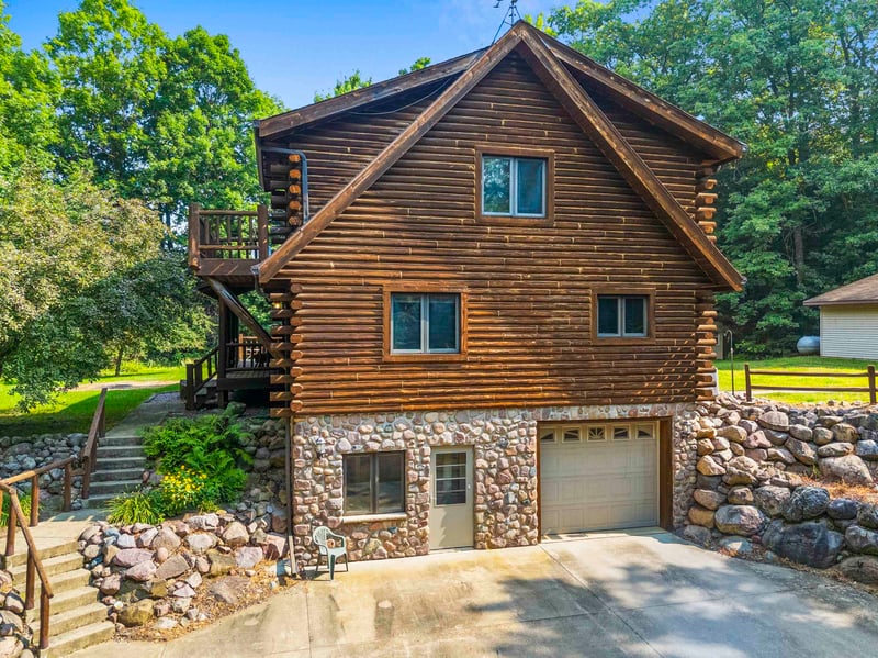 15789 Hickory Ln, Mountain, WI 54149